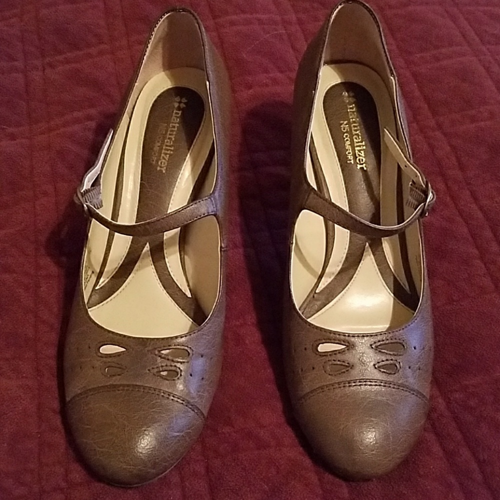 Brown leather pumps
